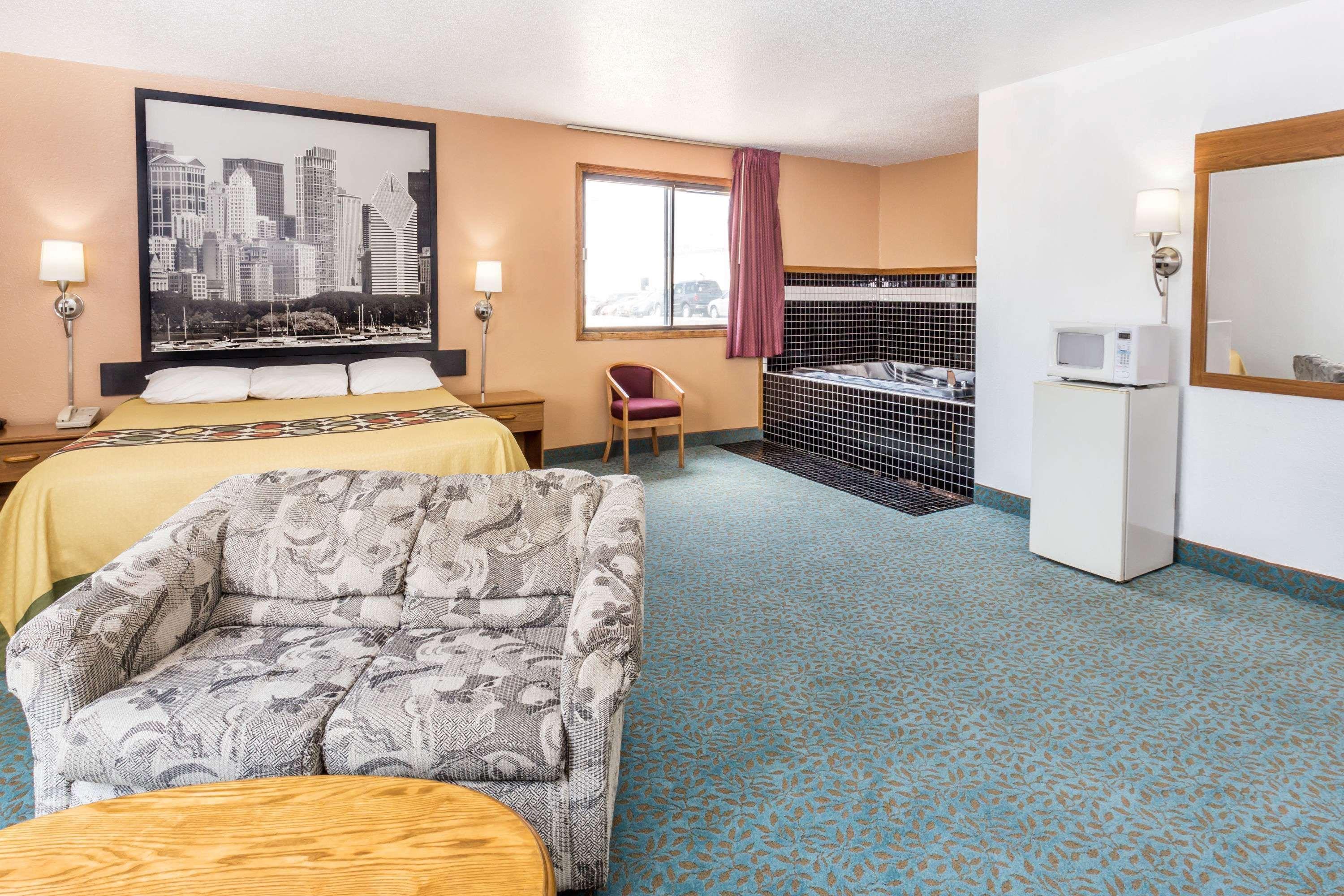 Super 8 By Wyndham Bourbonnais/Kankakee Area Екстериор снимка