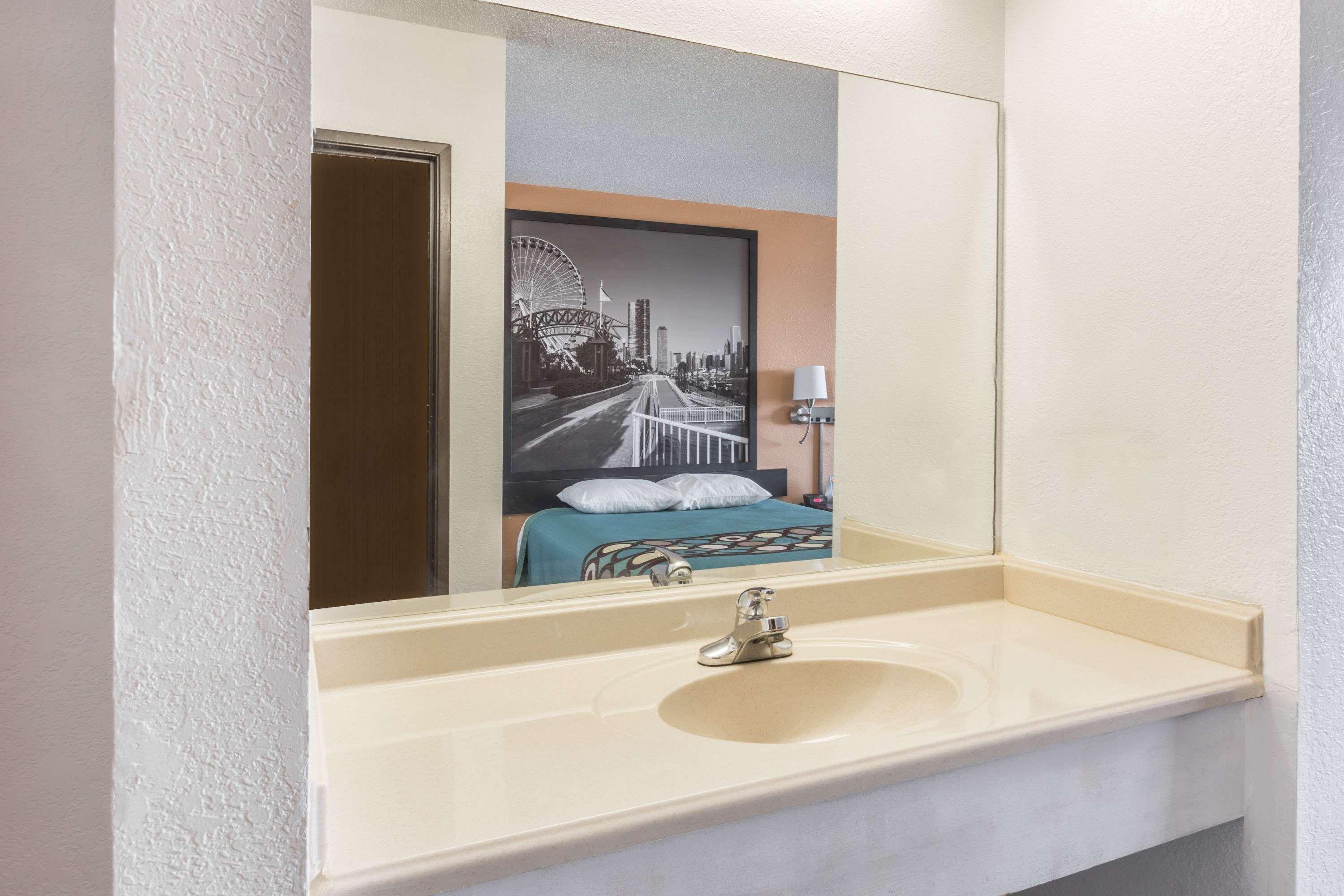 Super 8 By Wyndham Bourbonnais/Kankakee Area Екстериор снимка
