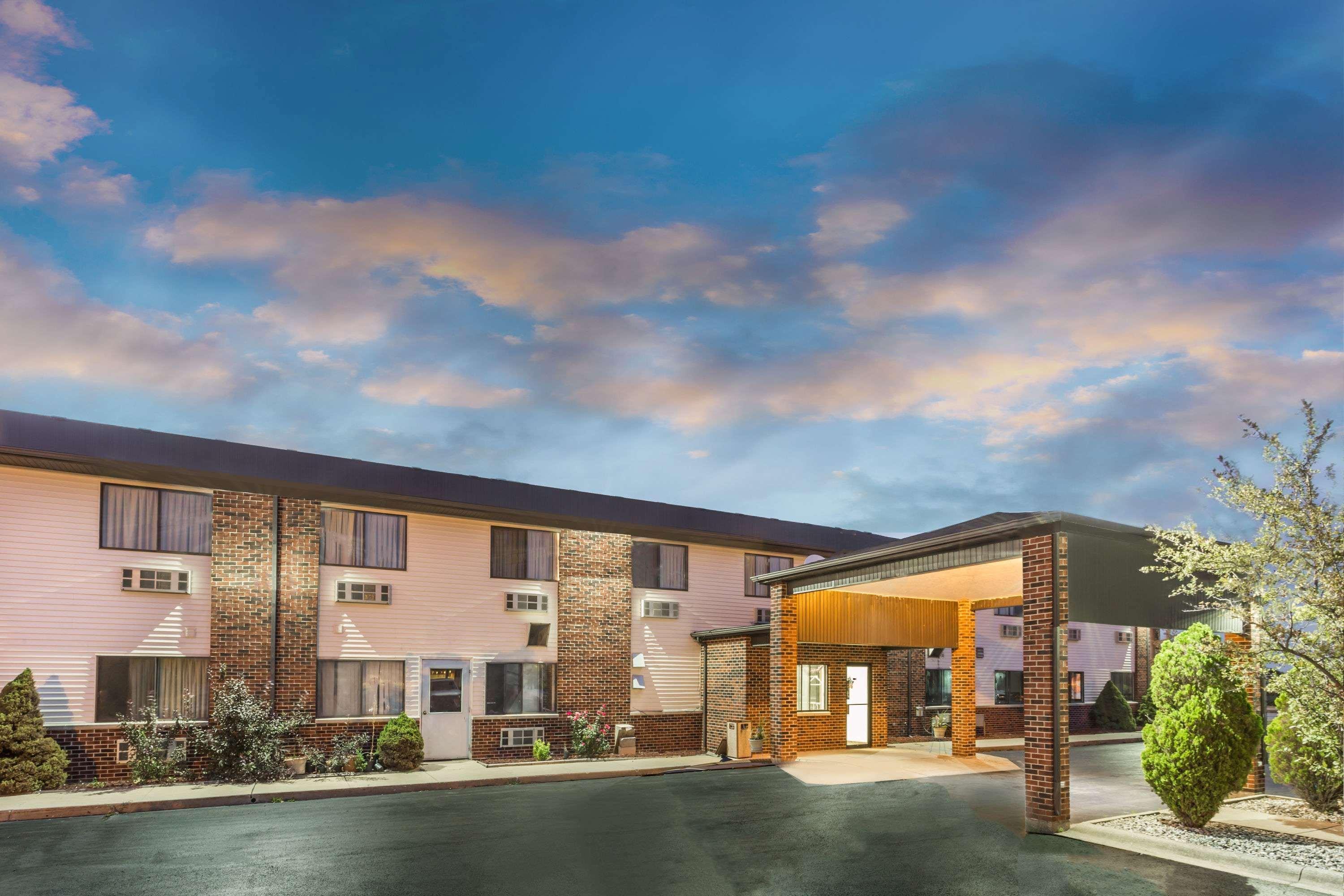 Super 8 By Wyndham Bourbonnais/Kankakee Area Екстериор снимка